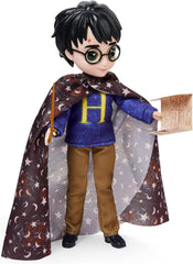 Wizarding World Harry Potter - Geschenkset mit 20.3 cm großer Harry Potter Puppe inclus Besen, Tarnumhang und weiterem Zubehörteilen