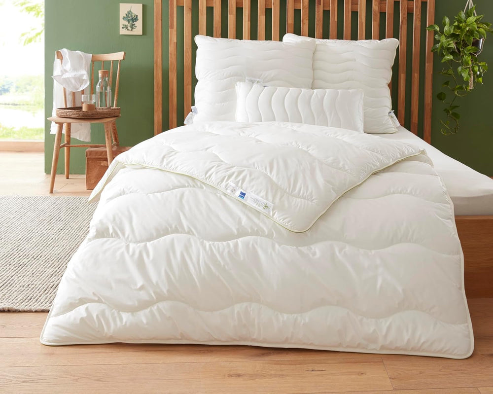 Badenia Trendline Eco quilt Aerelle Blue Duo 135 X 200 Cm, White, Öko-Tex certified, Produced in accordance with the German quality standard Quilts and quilts Naty Shop 135 X 200 Duo winter quilt