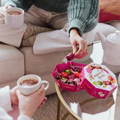 merci lovelies Creamy – 1 x 185g – Box of pralines with 4 filled chocolate specialties – Chocolate balls to share and give as gifts