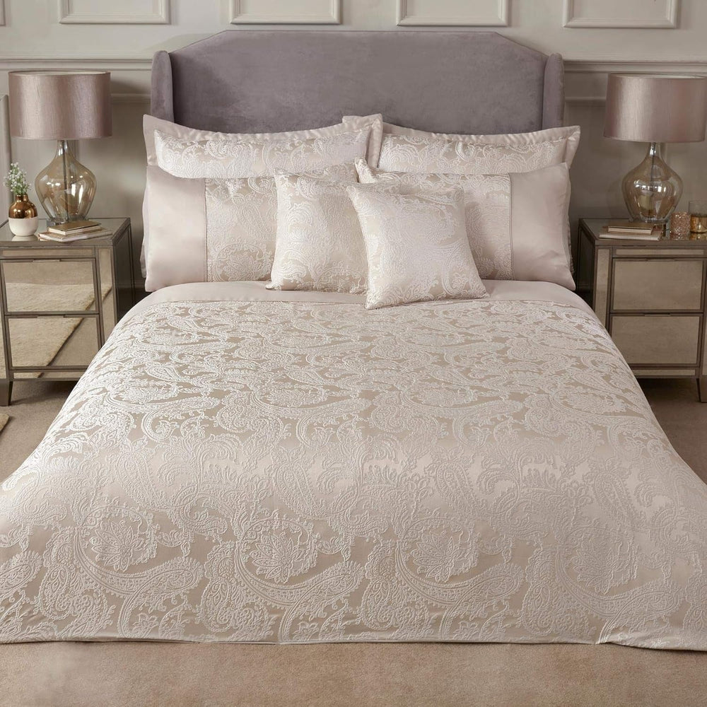 Duchess comforter for king size bed, 100% polyester, cream color Beds and Duvets Emma Barclay Cream color King size