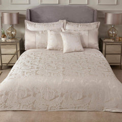 Duchess comforter for king size bed, 100% polyester, cream color Beds and Duvets Emma Barclay Cream color King size