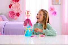 Barbie Petal Pop Duftende Puppe in rosa Tulpenkleid mit Zubehörteilen, Blumenstrauß-Überraschung mit Häschen und Überraschungen wie Einer Gießkanne, Halskette und Ohrringen, JMF57
