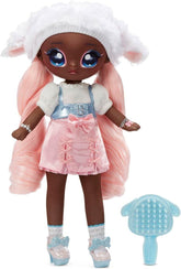 N/A! N/A! N/A! SurpriseTeens Modepuppe - Sammlerpuppe - 28 cm soft Stoffpuppe, inspired by Sheep - With pink hair - Lila Lamb