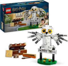 LEGO Harry Potter Hedwig in Privet Drive 4 Toy Owl Set for Kids, Buildable Animal Figure with Hogwarts Suitcase, Small Gift for Boys, Girls and All Fans 7 Years Old 76425 Building Sets Besuche den LEGO-Store Single