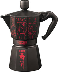Bialetti Moka Express Stranger Things Cafetiera cu 6 căni, Buton muzical cu funcție de încărcare USB-C, Nu este potrivită pentru plite cu inducție, 6 căni (270 ml), Negru