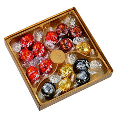 Lindt LINDOR gift box with assorted chocolates, approx. 15 LINDOR truffles, 4 varieties (milk chocolate, white chocolate, dark chocolate 60% and hazelnut), 187 g