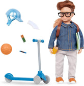 Lori - Thomas' Rollerset - Mini Junge Puppe & Roller Spielset - 15 cm große Puppe mit Fahrzeug und Zubehör - Kleidung, Helm, Ball, Rucksack - Spielzeug für Kinder - 3 Jahre +