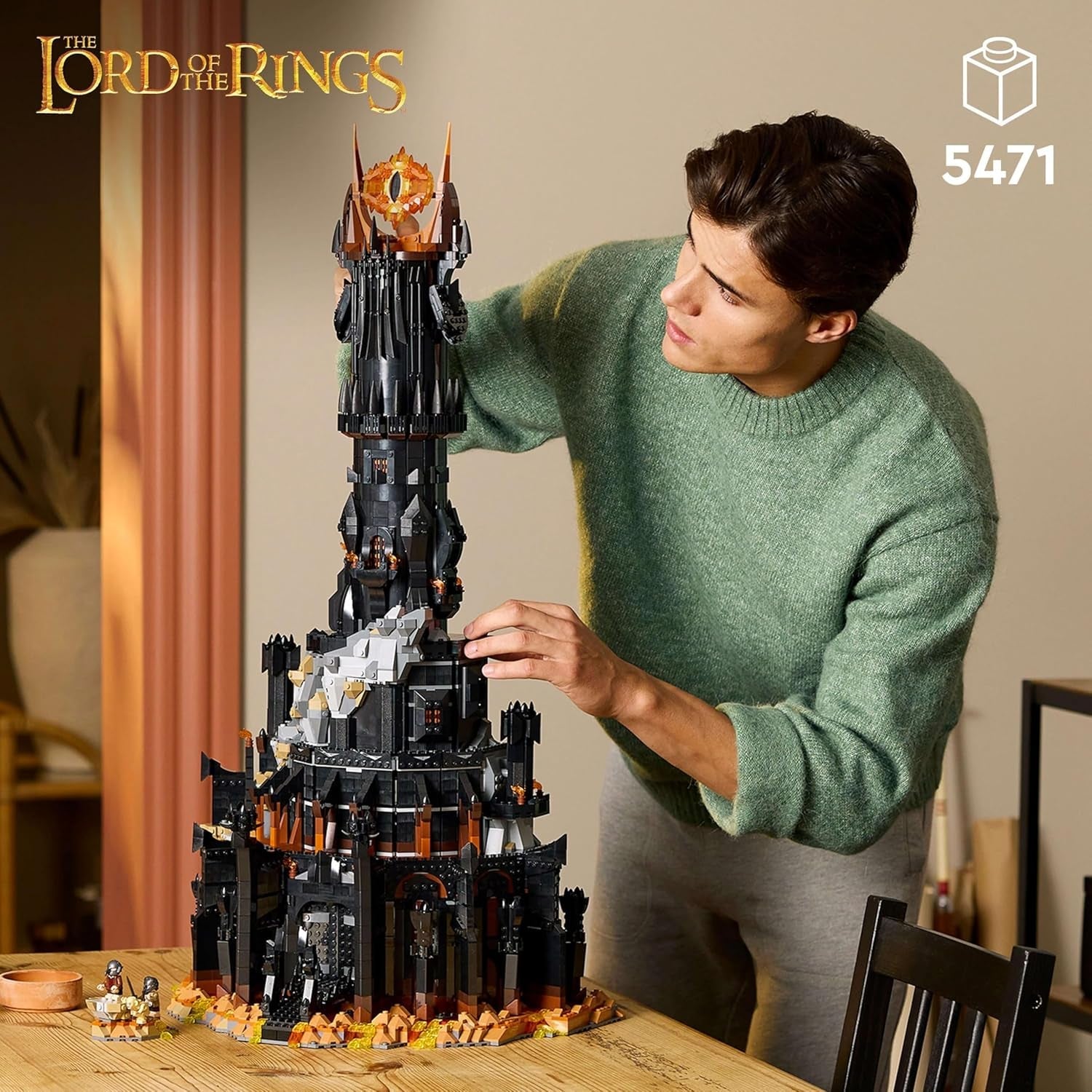 LEGO Icons Stăpânul Inelelor: Barad-Door, set de construcție pentru adulți cu minifigurinele Sauron, Gothmog, Orc, Frodo, Sam și Gollum, Memorabilia filmului, piesă de colecție pentru fani 10333 Seturi de constructie Besuche den LEGO-Store