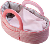 HABA Puppentragetasche Rosarot – Puppenzubehör für Babypuppen & Stoffpuppen, Tragetasche & Puppenbett mit Decke, Spielzeug ab 18 Monaten – 1305072001