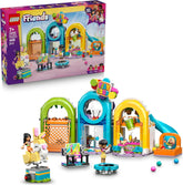LEGO Friends Cooler Indoor-Spielplatz - Spielzeug mit Rutsche, Bällebad, Karussell, Snackbar, 3 Mini Puppen & Zubehör - Geburtstagsgeschenk für Mädchen ab 7 Jahren - 42686