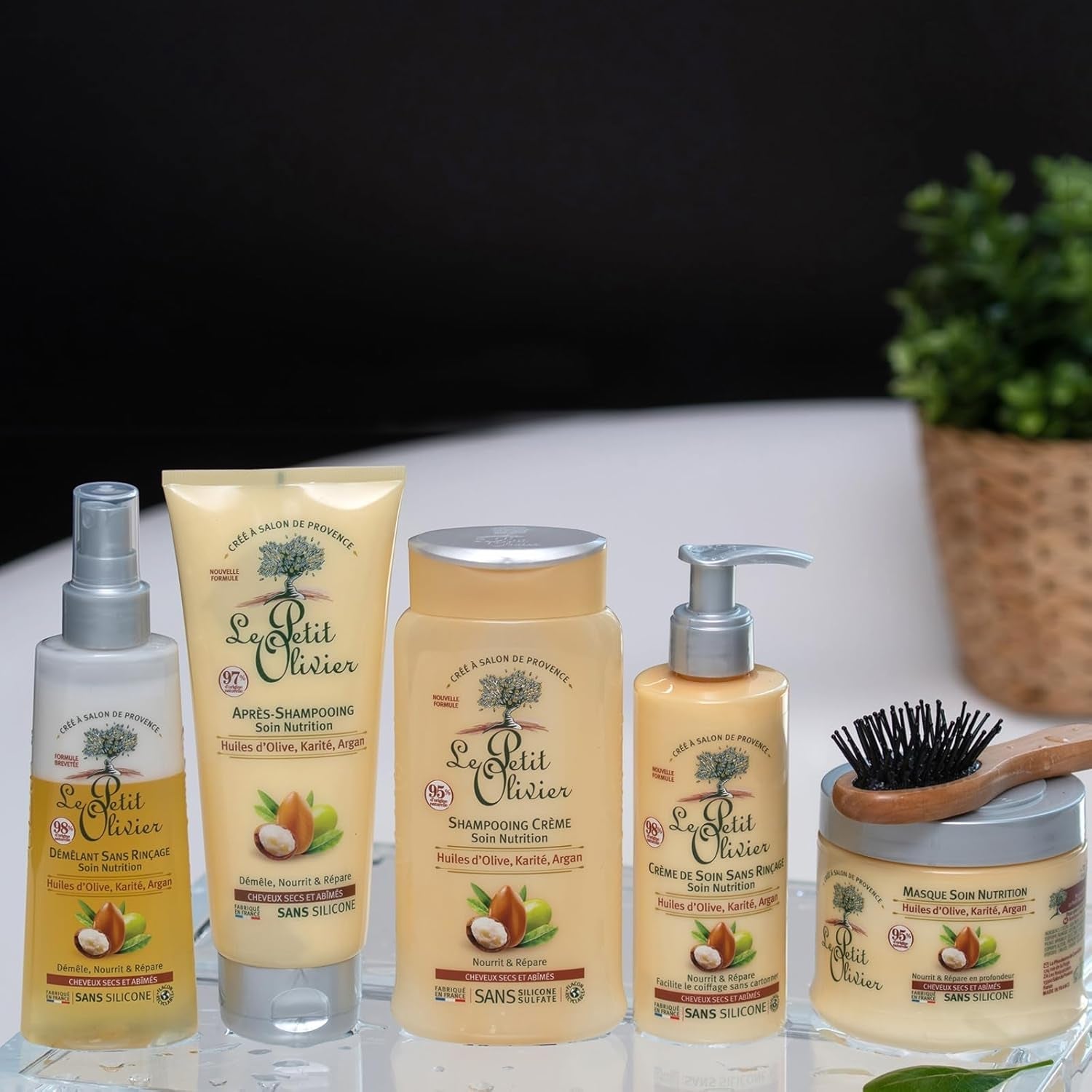 - Spray de descurcare, îngrijire, fără clătire și silicon, uleiuri de măsline, shea & argan, descurcă, repară și hrănește - păr uscat și deteriorat - 150 ml Produse pentru descurcarea părului Naty Shop