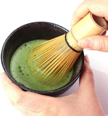 Set Goodwei Matcha cu tel pentru matcha, bol pentru matcha, suport pentru tel din ceramicÄ Èi ceai matcha organic din Japonia | Set cadou (Kumo)