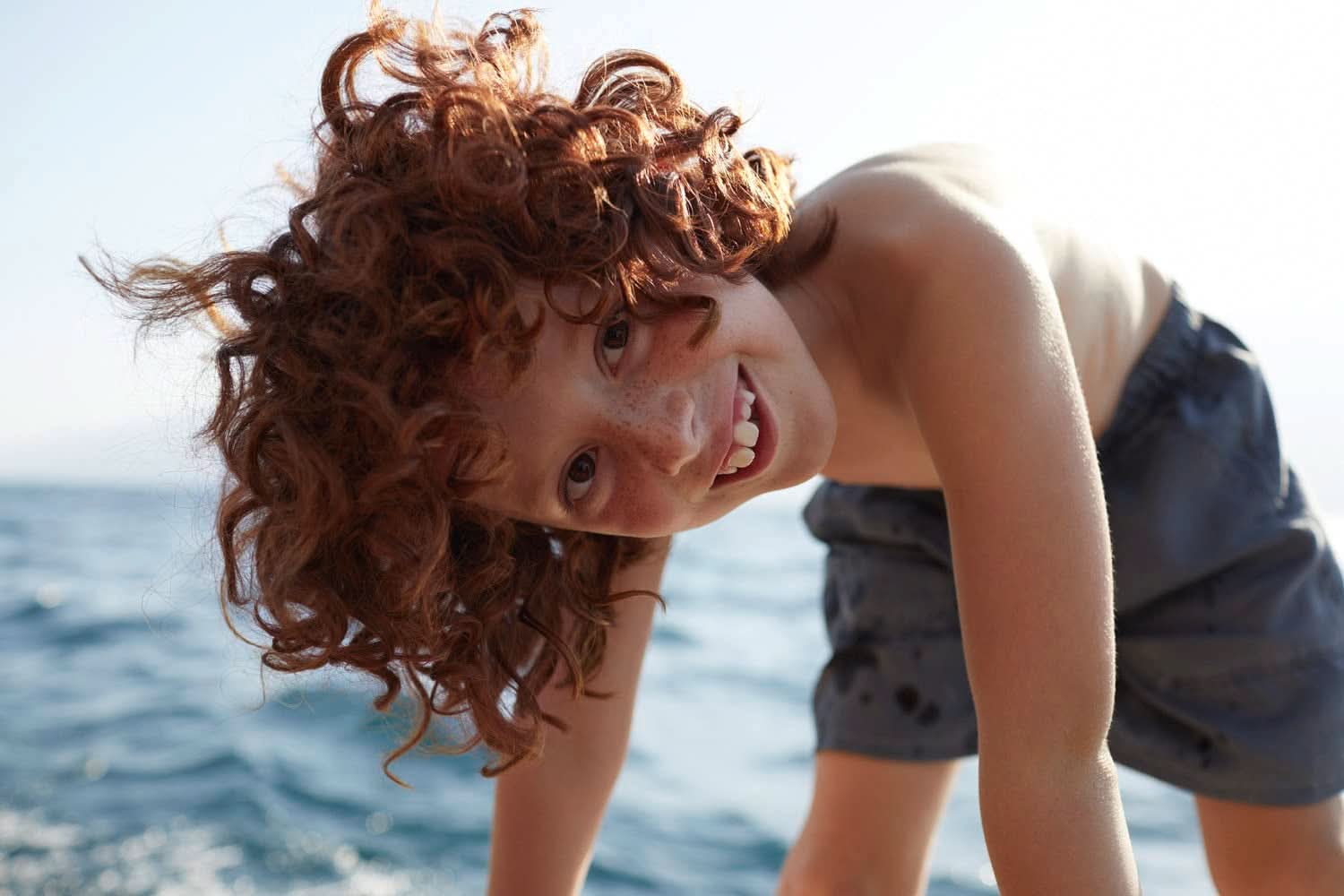 Kneipp Naturkind, aditiv de baie cu ulei valoros de semințe de struguri și avocado - coajă plutitoare cu aromă de pepene galben pentru distracție magică în baie - 1 buc. Duș și baie Naty Shop