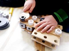 Small Foot Konstruktionsset Miniwob aus Holz, kreativer Bausatz mit Werkzeuge und Zubehör, ab 3 Jahren, 11810, Gray Yellow