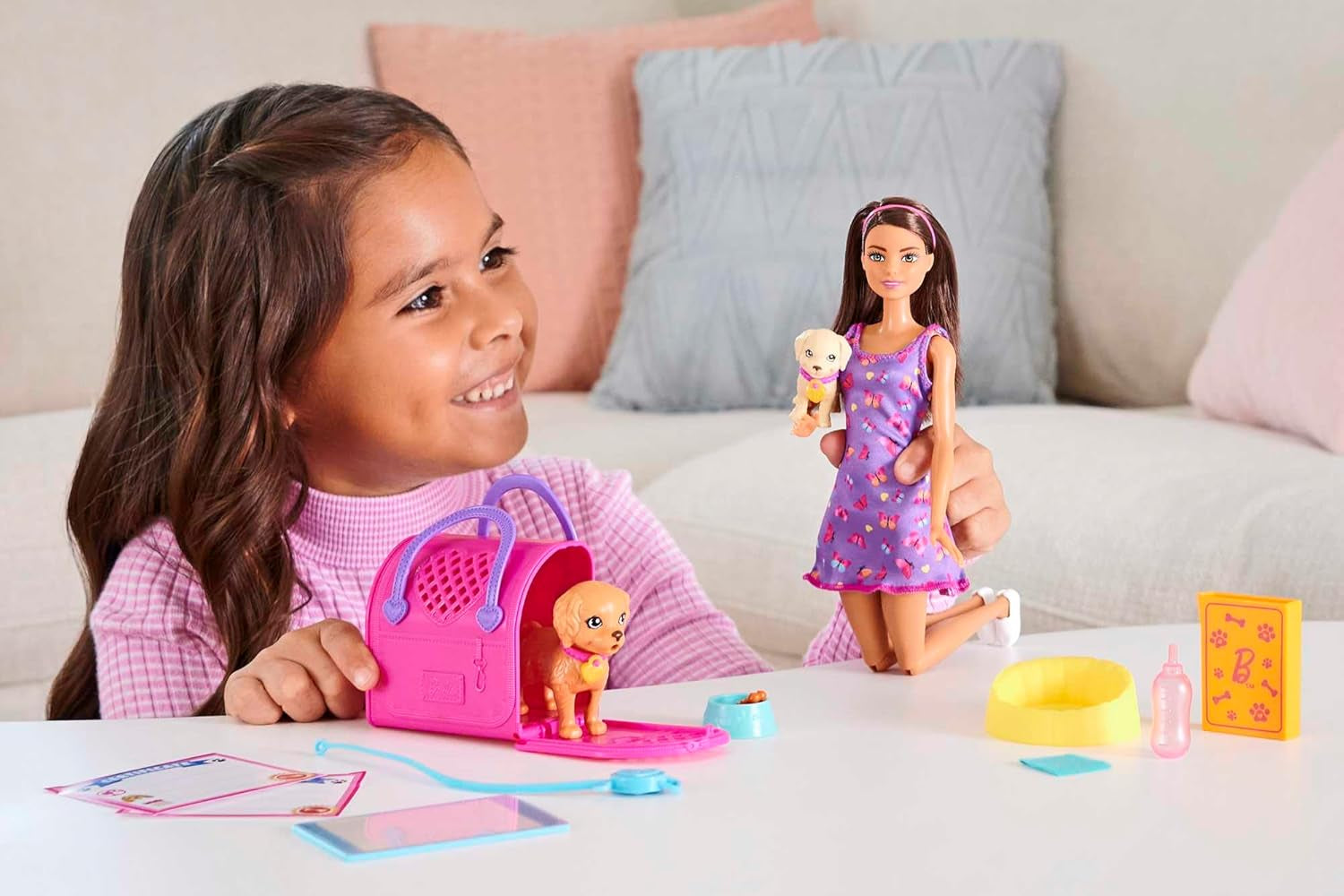 Adopție Cățeluș Barbie - Păpușă și 2 căței, cu certificate de adopție, efect de schimbare a culorii, cușcă și accesorii, pentru copii cu vârsta de 3 ani și peste, 86 HKD