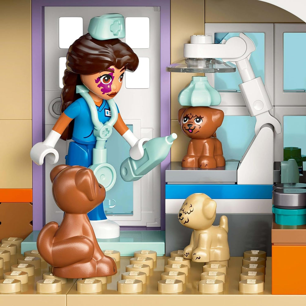 LEGO Friends Veterinary Cabinet for Horses and Pets, Building and Play Set for Imaginative Role Play with 3 Minifigures and 5 Animal Figures, Gift Idea for Girls 7 Years Old 42651 Building Sets Besuche den LEGO-Store