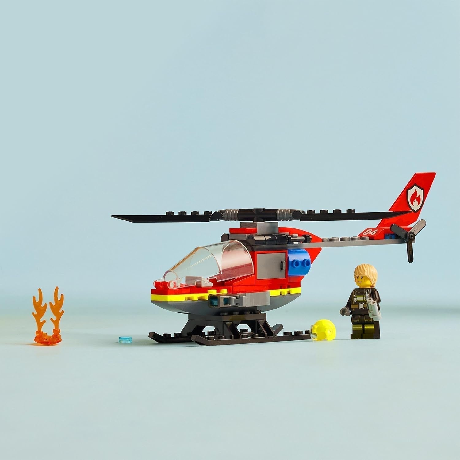 LEGO City Fire Brigade Helicopter, helicopter toy and pilot figure set, fire helicopter for an imaginative play experience, gift for children, boys and girls from 5 years old 60411 Building sets Besuche den LEGO-Store