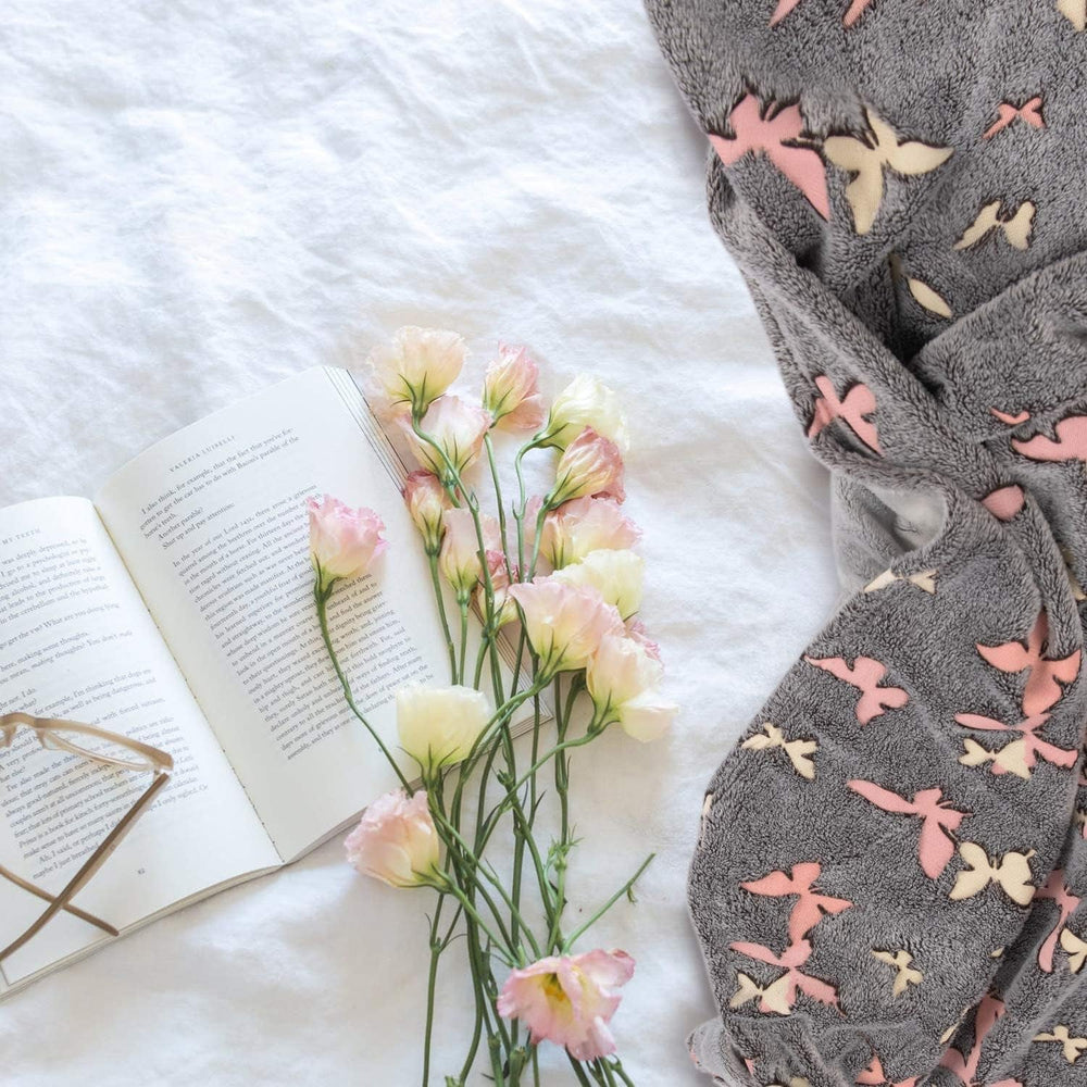 Kanguru Glow Bedspread Glow in the Dark Blanket Butterfly Blanket Soft Blanket 130X150Cm Luminous Sofa Bedspread. Glow in the Dark children's blanket, gray Beds and Blankets Besuche den Kanguru-Store