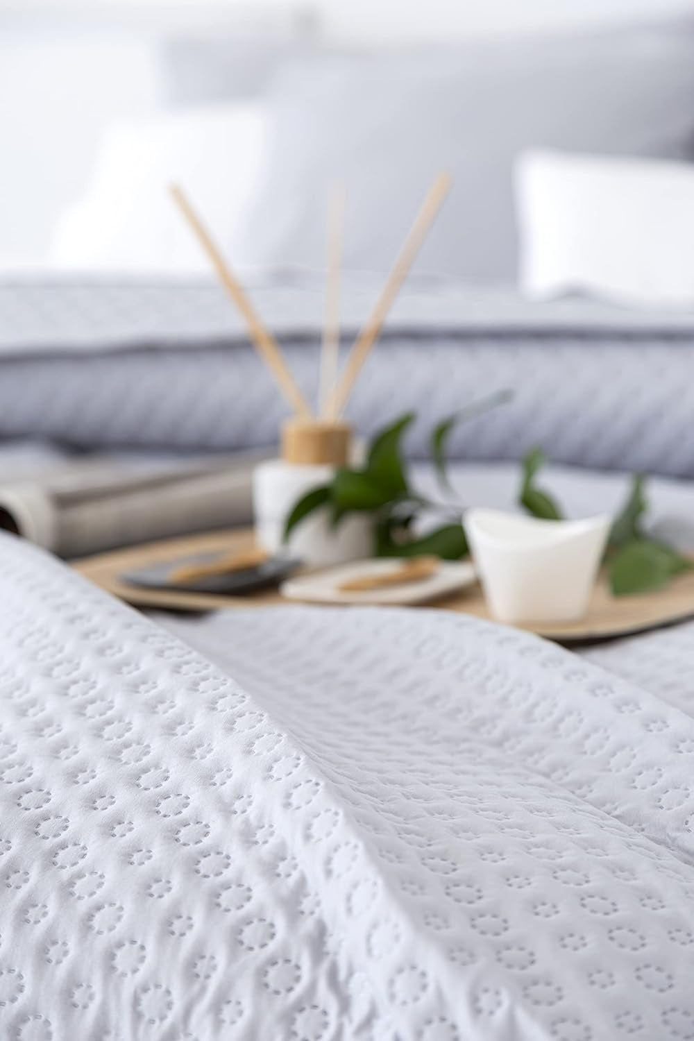 Todocama Fine Boutique bedspread with piqué pattern, for spring, summer, autumn and winter, 100% super soft microfiber, multifunctional blanket, 140/150/160-250 X 260 cm, light gray Beds and Blankets Beuche den Todocama-Store