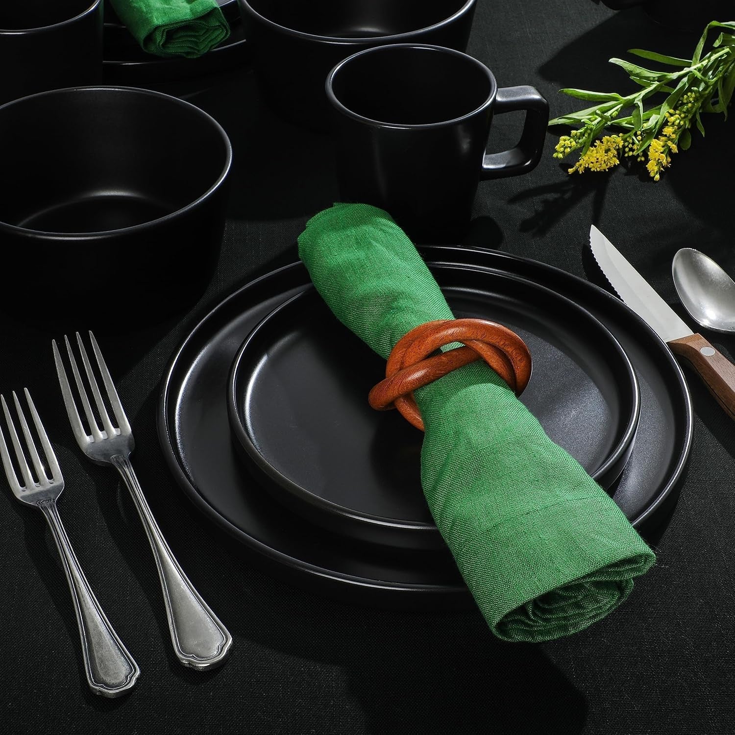 Set de veselă Bowery, 32 de piese, negru mat, gresie, farfurii, boluri și căni, serviciu pentru 8 persoane