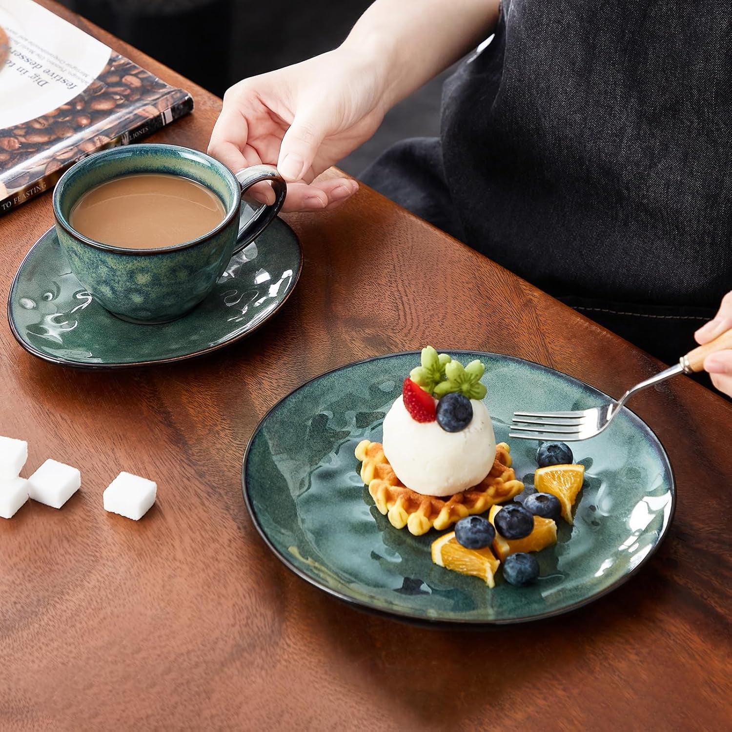 Serviciu de cafea Vancasso din gresie, set de cafea STARRY cu 12 piese pentru 4 persoane, include cești de cafea și farfurioare, aspect vintage