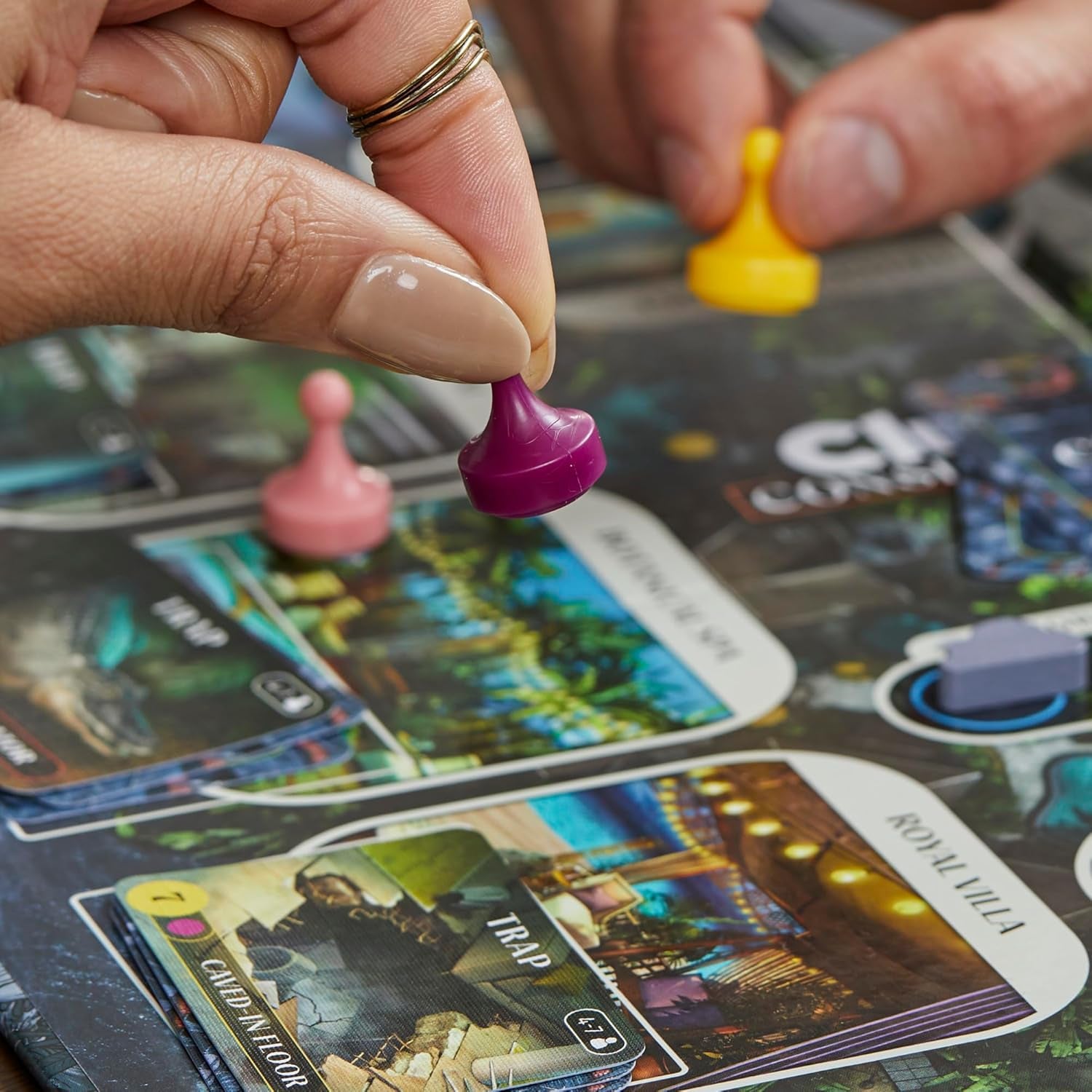 Cluedo Conspiracy Board Game by Hasbro Gaming for Adults and Teens, German version of the mystery game, for 4-10 players and ages 14 and up