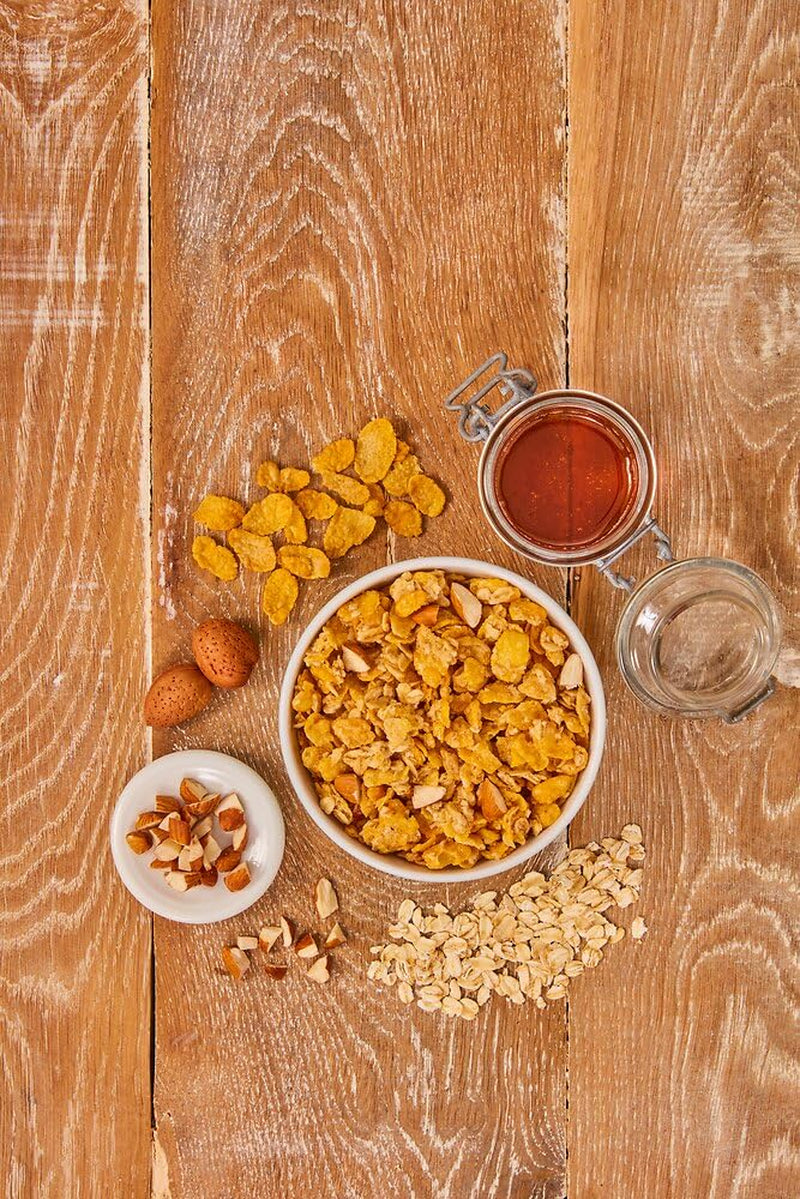 Dr. Oetker Vitalis Crunchy Flakes: Crunchy muesli with corn flakes and almond pieces, pack of 5 (5 x 600g)