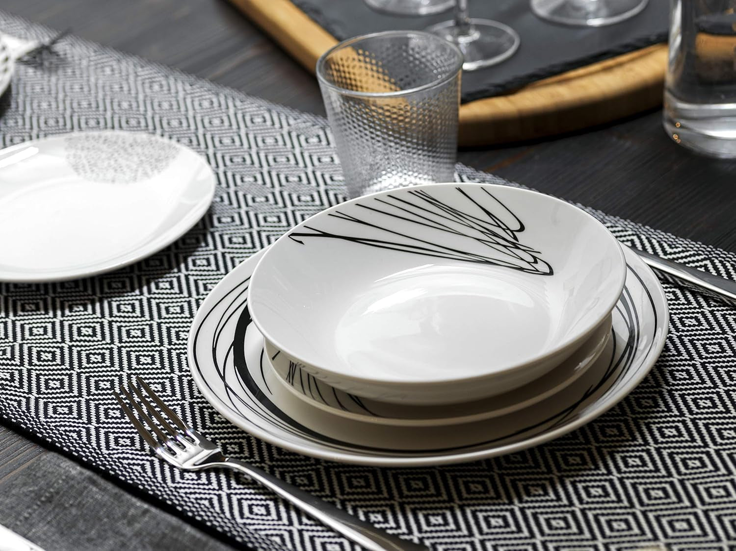 Serviciu de masă Graphic, 18 piese pentru 6 persoane, porțelan, alb