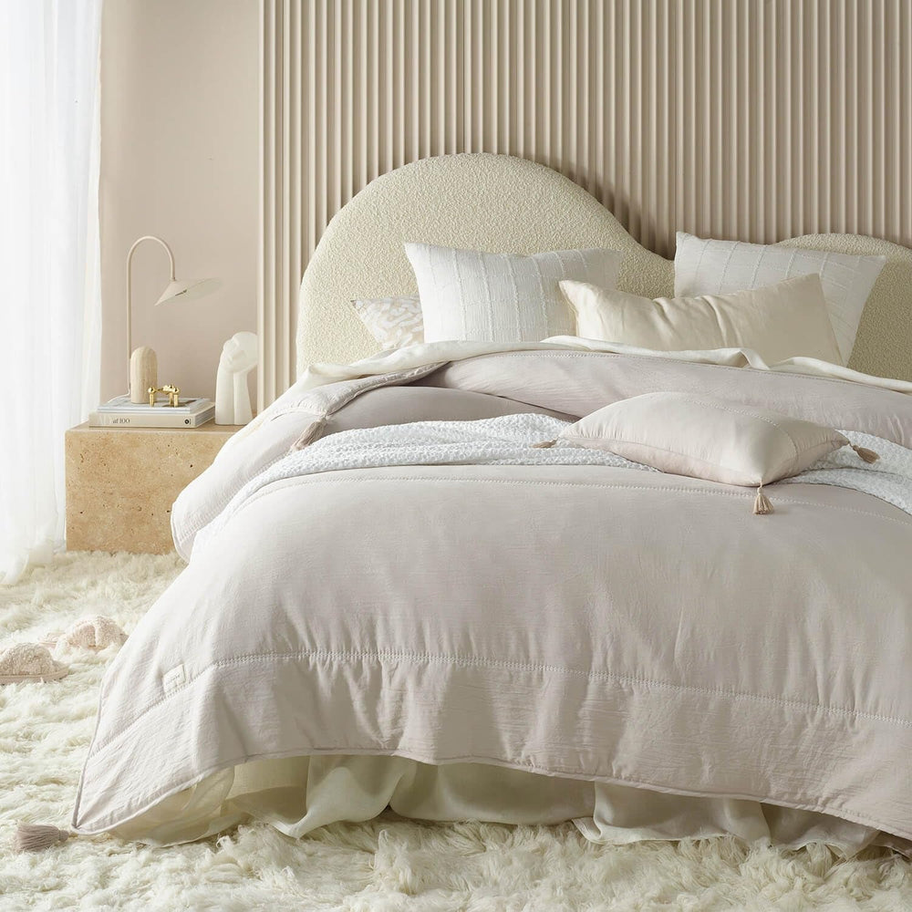 ROOM99 Noemi Elegant bedspread in cream 170 X 210 Cm Versatile bedspread as a bedspread or sofa Throw blanket for bed and sofa Quilt style Ideal as a bedspread Beds and Blankets Besuche den ROOM99-Store Beige 200X220