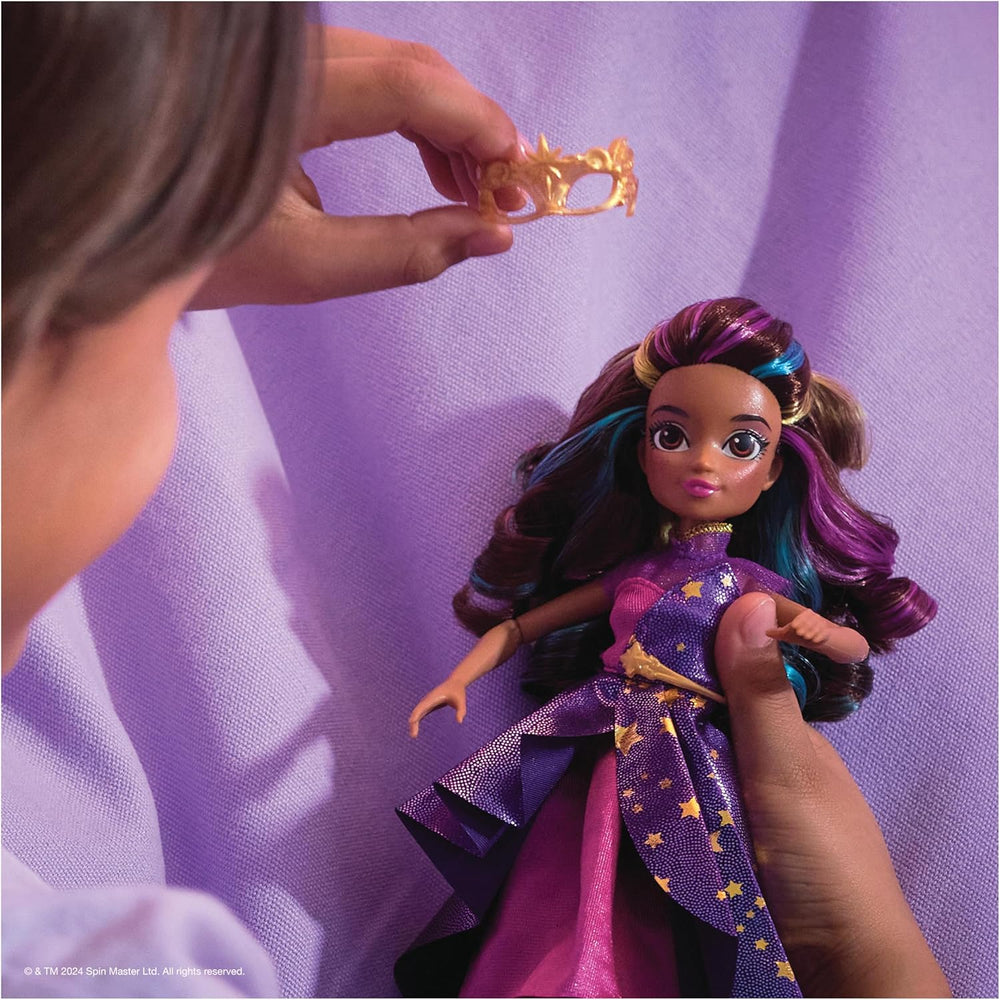 Păpușă Unicorn Academy Deluxe, Bal Mascat - Sophia, păpușă originală din popularul serial Netflix, 24 cm înălțime, cu 2 ținute și accesorii, pentru copii cu vârsta de 4 ani și peste