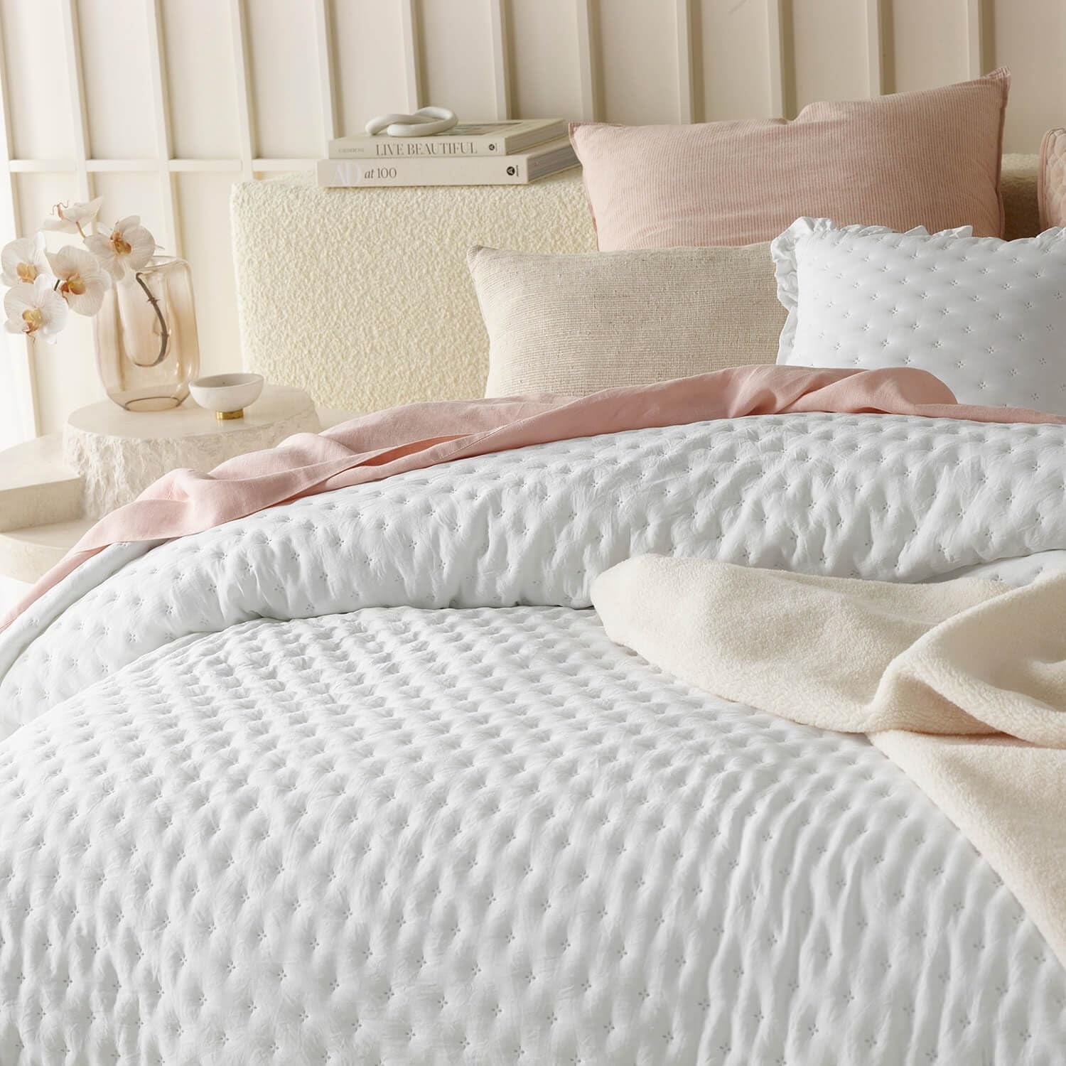 ROOM99 Molly Elegant Bedspread in White 240 X 260 Cm Versatile Bedspread as Bedspread or Sofa Throw Blanket for Bed and Sofa Blanket Style Ideal as Bedspread Beds and Blankets Beuche den ROOM99-Store