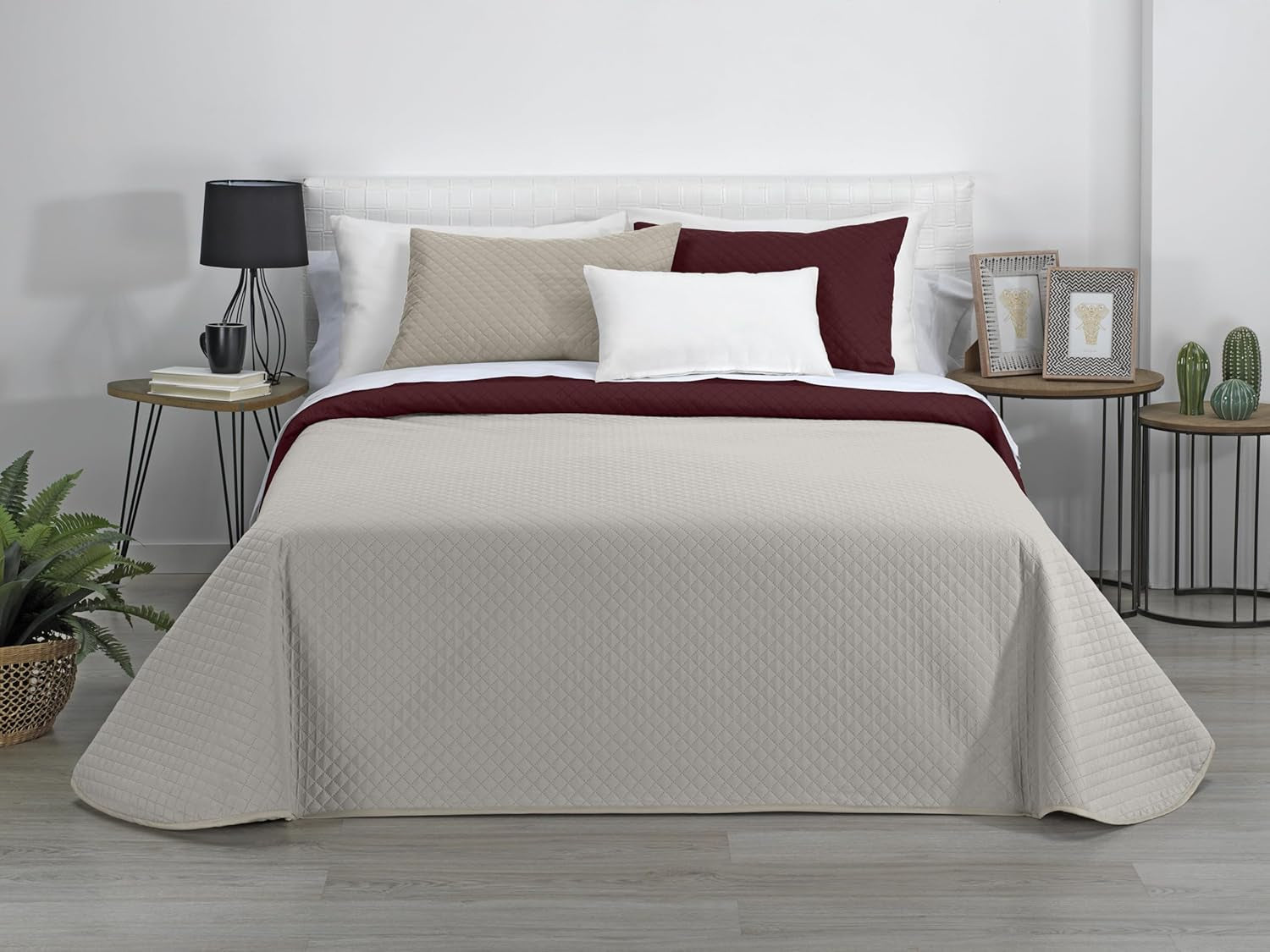 Estoralis | AVA | Cuvertură Boutique Reversibilă | Pentru toate anotimpurile | Culoare - gri/roșu | Pentru pat de 180 Cm. (270 X 270 Cm. Ancho X Alto) | Cuvertură cu matlasare Plapumi si pilote Naty Shop Titlu implicit