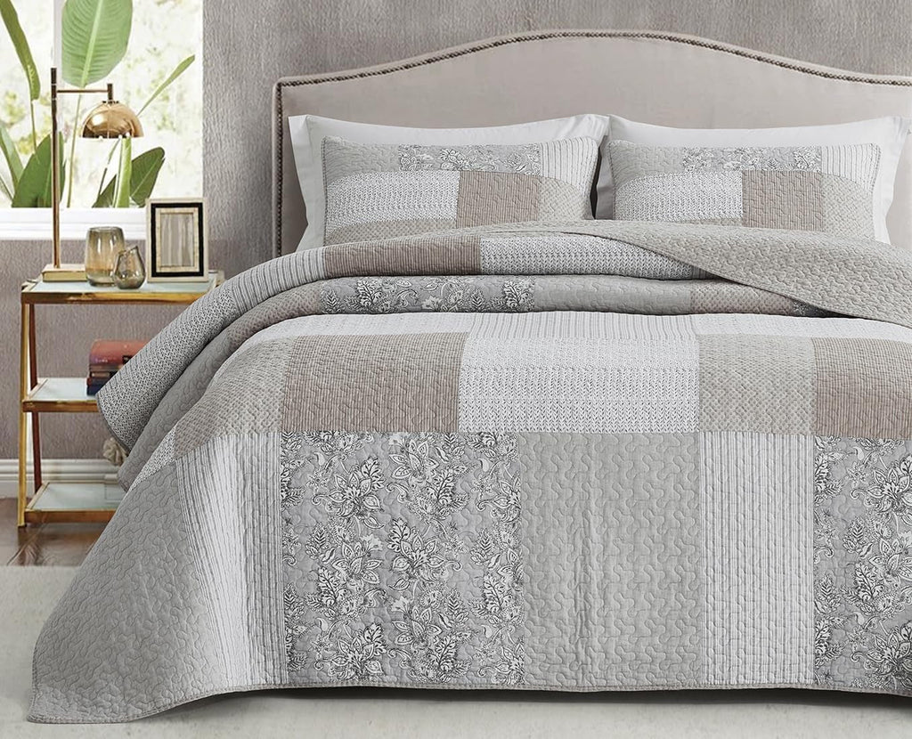 Chezmoi Collection Addy Patchwork Quilt Set bumbac pre-spălat, ușor, reversibil, pentru toate anotimpurile, supradimensionat, 3 piese, albastru marin, alb, gri, taupe, în carouri Plapumi si pilote Naty Shop Hibiscus Patchwork Taupe Regina