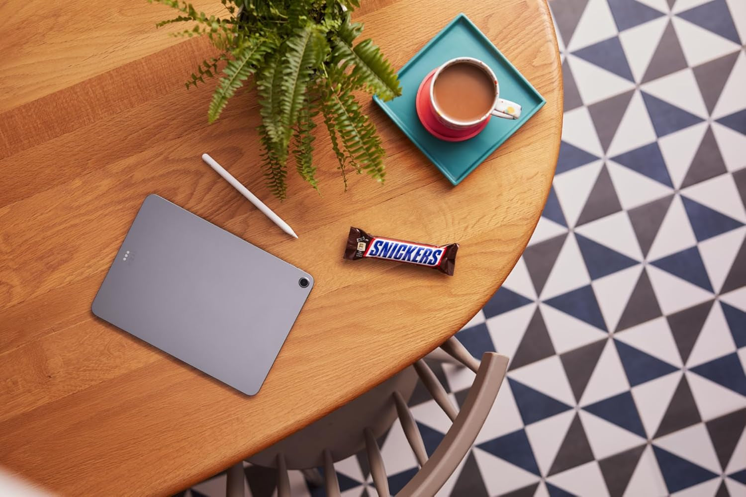 A large chocolate package containing 32 chocolate bars of 50 g each.