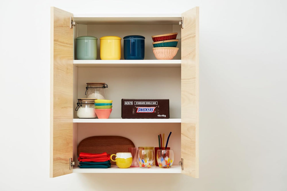 A large chocolate package containing 32 chocolate bars of 50 g each.