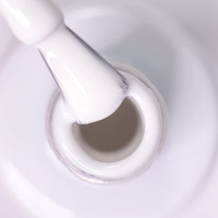 Alessandro Striplac White Honeymoon UV nail polish - Delicate and long-lasting - Easy removal thanks to the removal technology - Vegan and cruelty-free - 8 ml