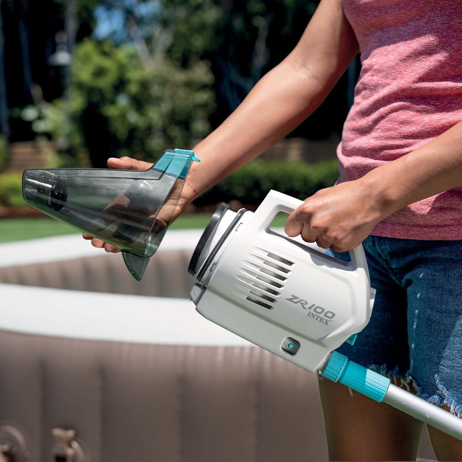 Intex ZR100 portable pool vacuum, dimensions: 37cm x 11cm x 19cm (28626)