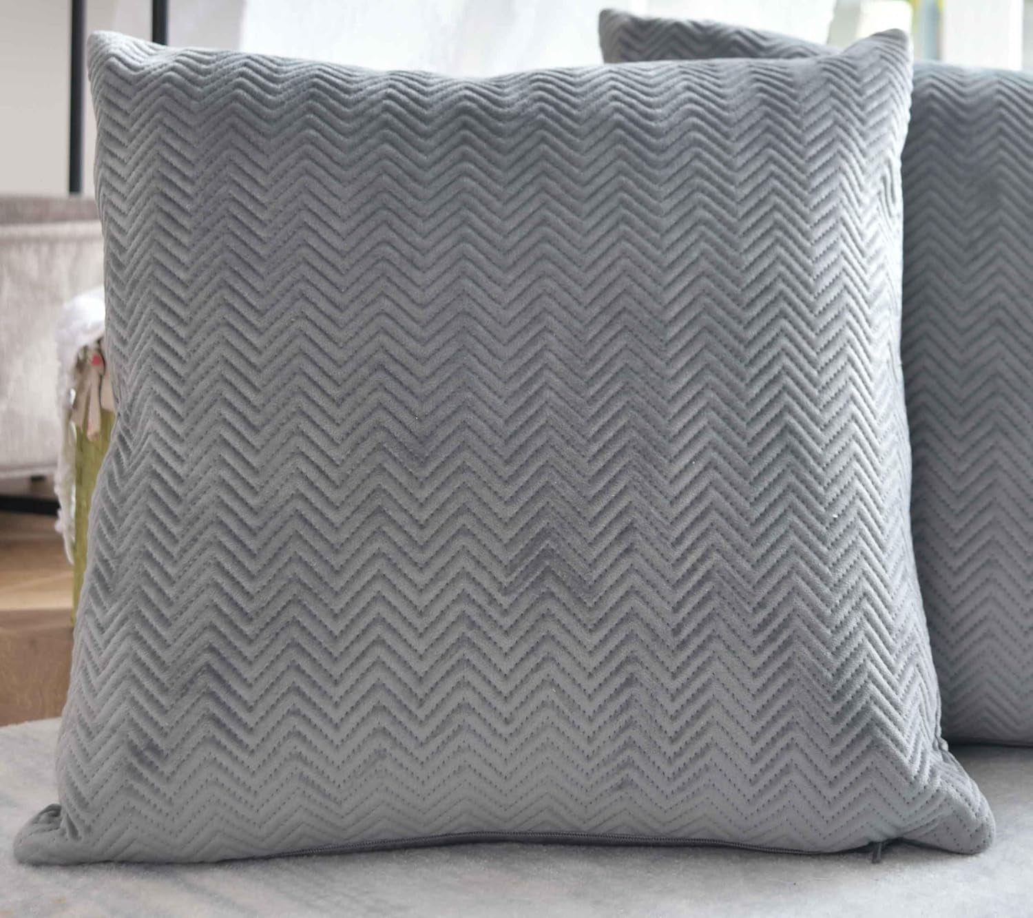 Cutie pentru perdele Pernă Pernă decorativă Lxw 45X45 Cm Verde Jacquard "Greta" Cu design în formă de heringbone Închidere cu fermoar ușor de întreținut Umplutură moale 320G - Varietate de culori, 2023510 Perne calatorie Naty Shop Gri
