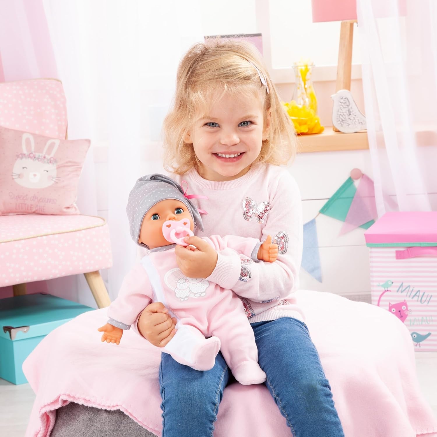 Bayer Design 93829AA Păpușa interactivă My Piccolina cu funcție, Păpușă vorbitoare, Mișcă gura, 38 cm, Suzetă, Biberon, Roz, Gri