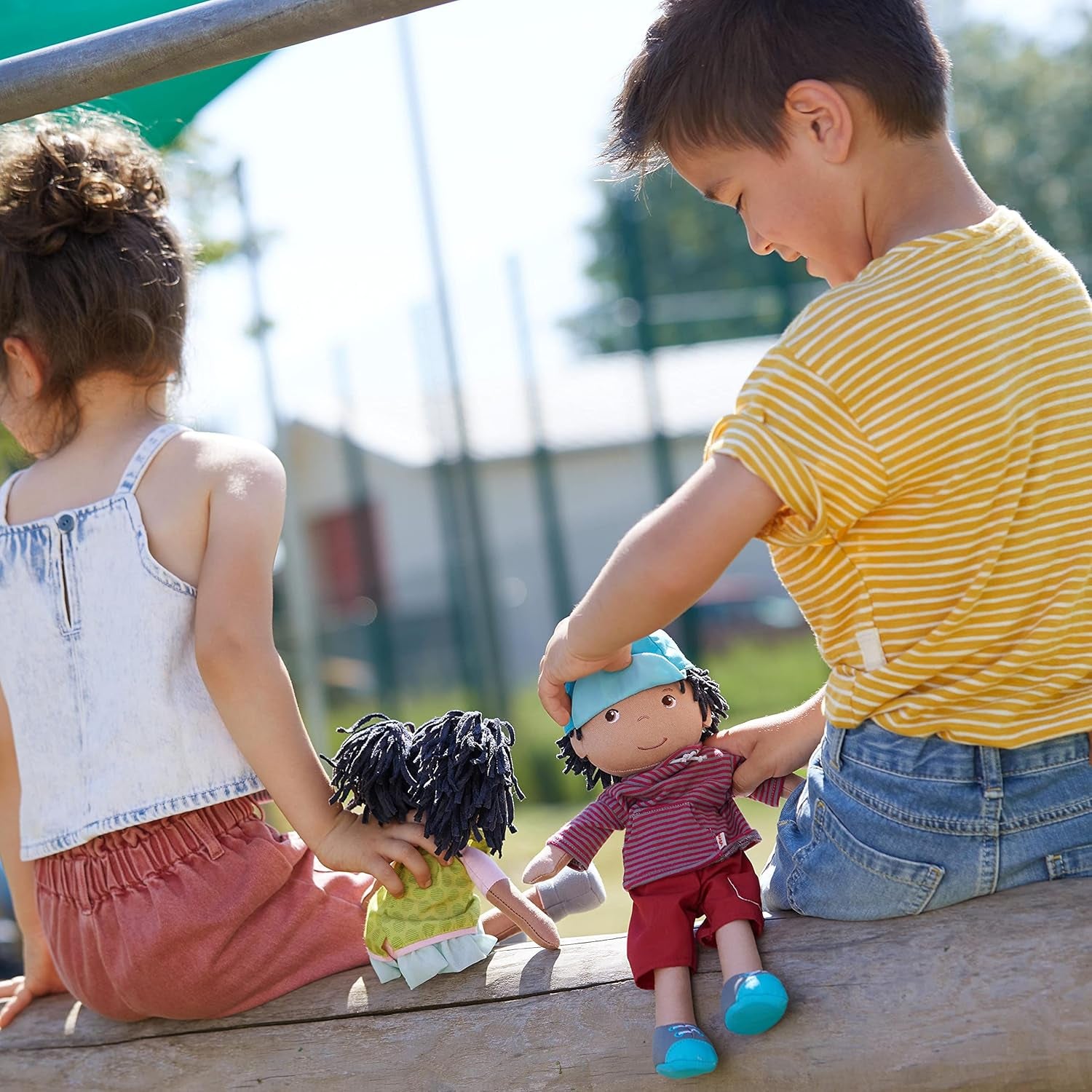 HABA 304576 - Păpușa Cari, 30 cm, Păpușă moale și din pânză pentru copii de la 18 luni, cu haine detașabile și păr lung