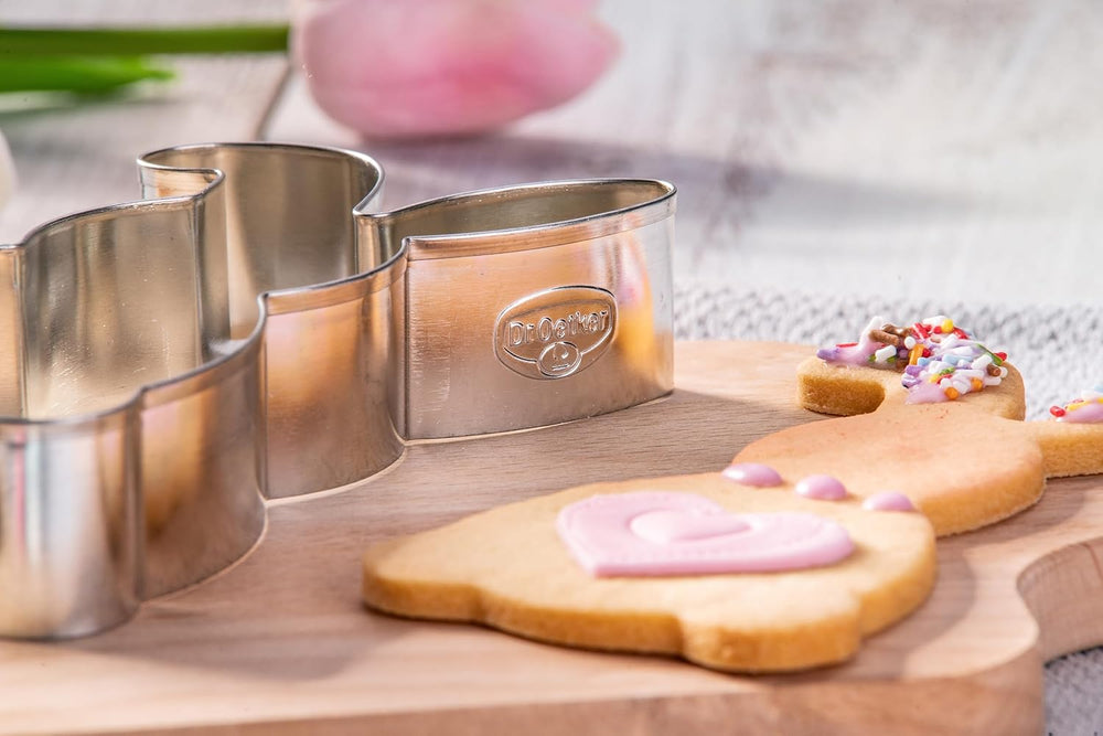 Formă de biscuiți Dr. Oetker „Iepure mare în picioare”, formă de biscuiți și fursecuri din seria „Paștele auriu” (culoare: argintiu), cantitate: 1 bucată