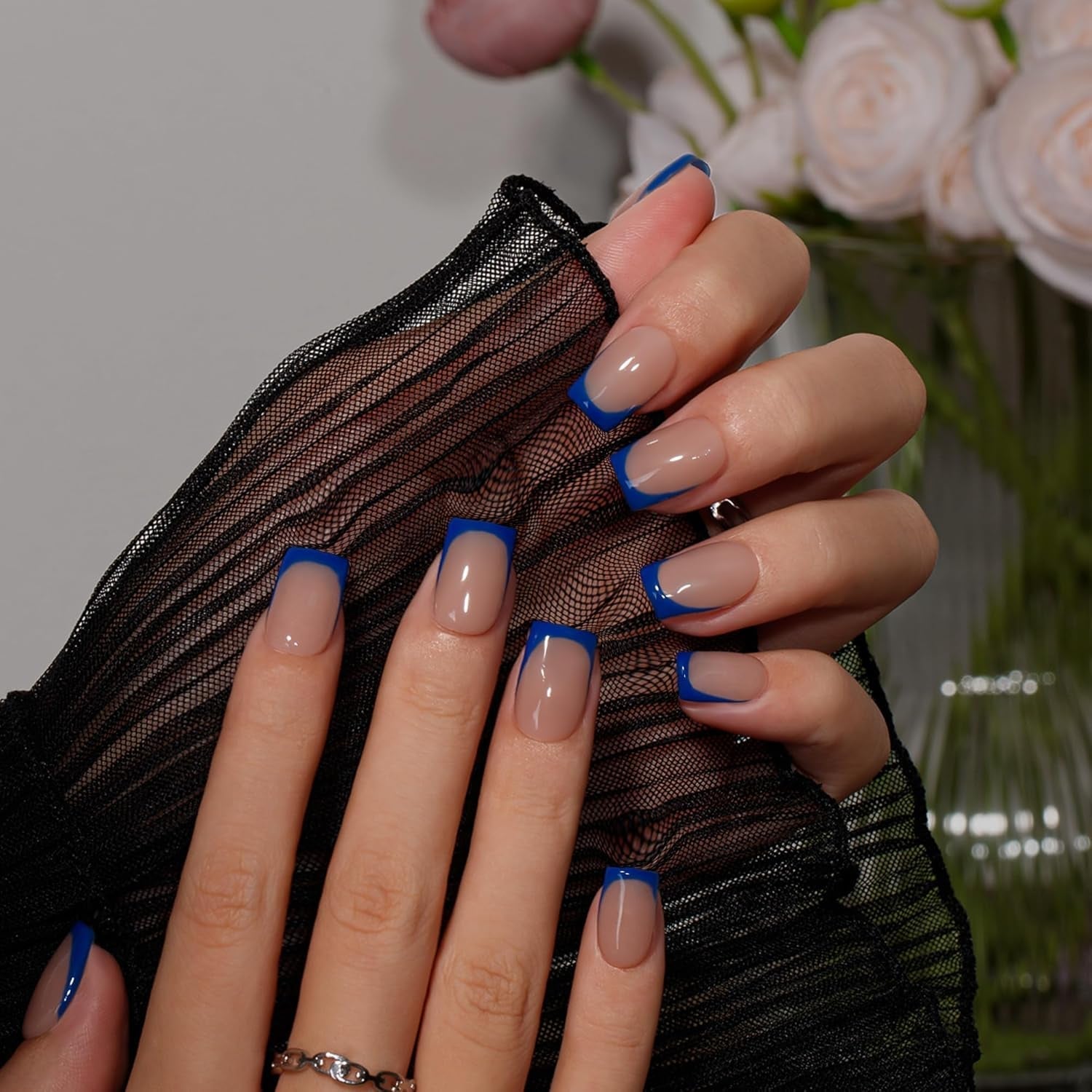 Unghii false cu vârf francez scurt – 30 de bucăți de unghii negre pentru a le lipi pe unghii scurte pătrate, unghii false cu vârf francez cu lipici, set unghii artificiale pătrate pentru femei