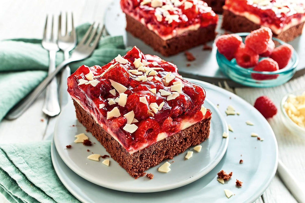 RUF Kleiner Himbeer-Schokokuchen, Mini-Kuchen Mit Feiner Puddingcreme, Himbeeren Und Weißen Schokoraspeln, Inkl. Backform, 1X252G Mixture for baking and cooking Naty Shop