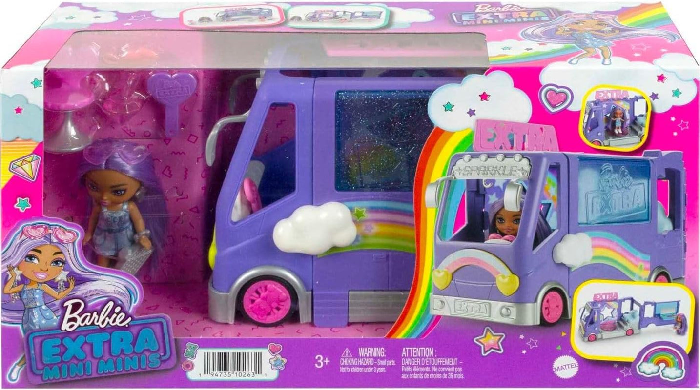 Păpușă Barbie Extra Mini Minis, Păpușă Extra Mini Minis cu Dubă Turistică cu Sclipici Extra, inclusiv accesorii pentru stația de machiaj și spectacol, cadou pentru copii, jucărie pentru vârsta de 3 ani și peste, HKF84