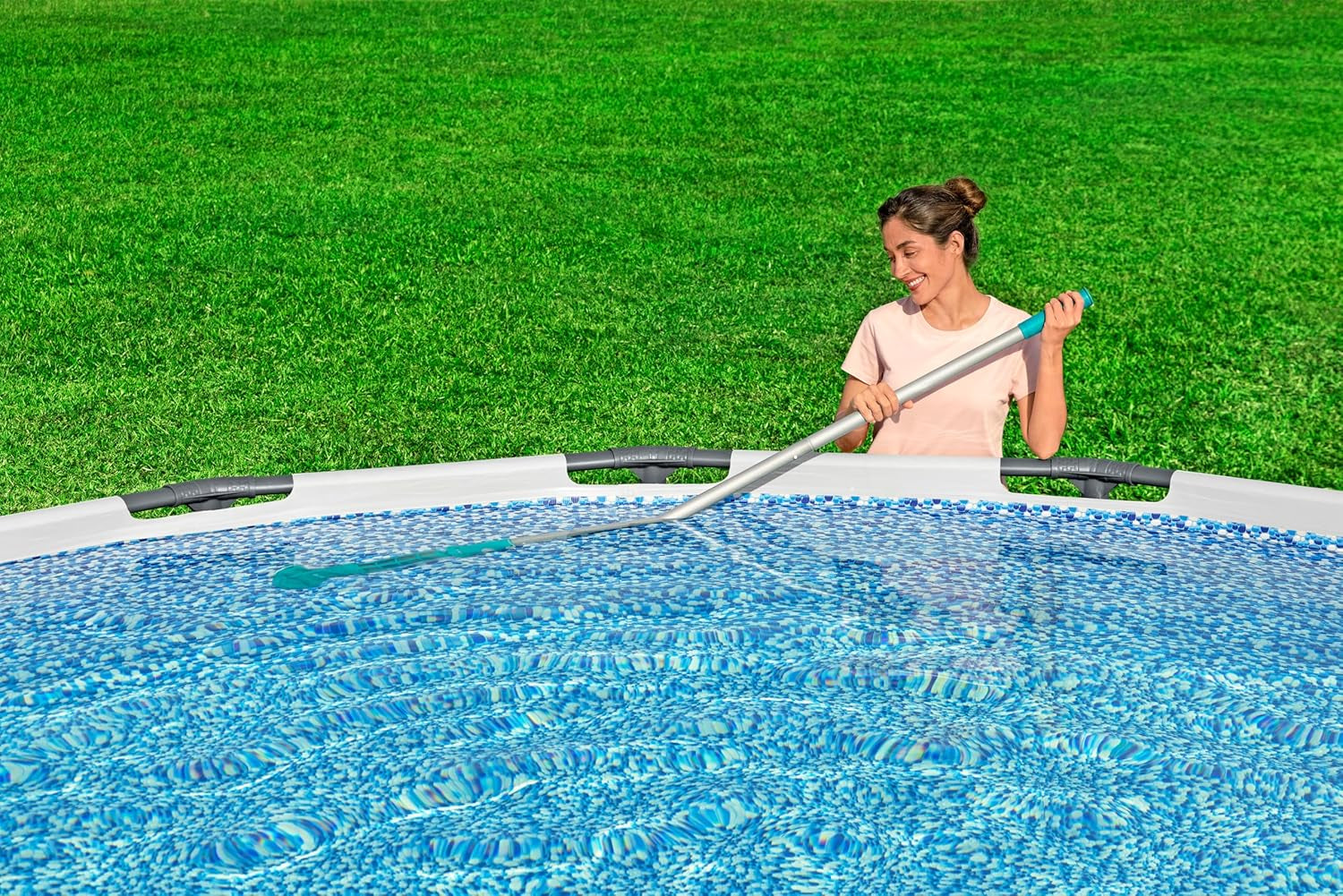 Bestway AquaSurge battery powered pool vacuum 251 cm