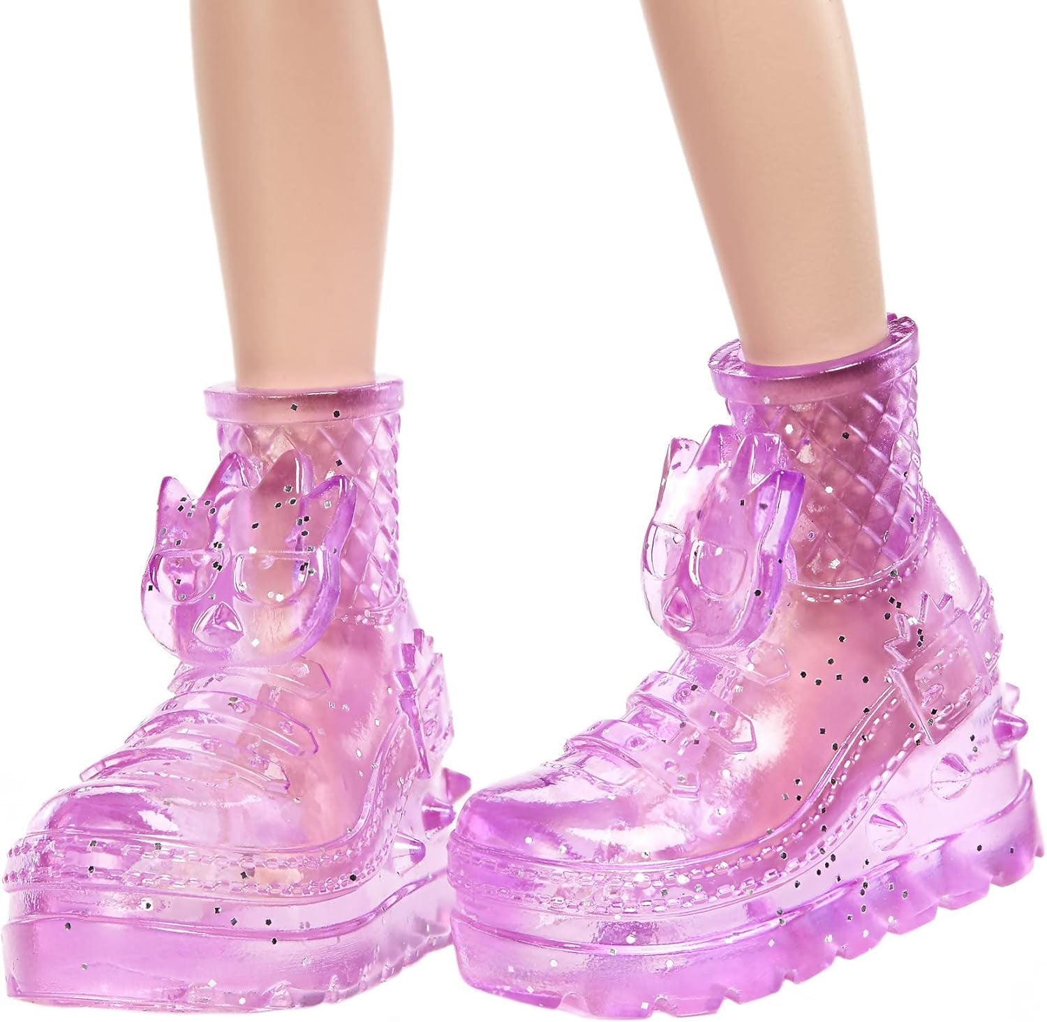 Mattel Hello Kitty GWW98 - Sanrio Badtz-Maru Figur und Jazzlyn Puppe (approx. 25.4 cm) mit Kleidung und Accessoires, langem lila Haar und trendy Outfit, tolles Geschenk für Kinder ab 3 Jahren