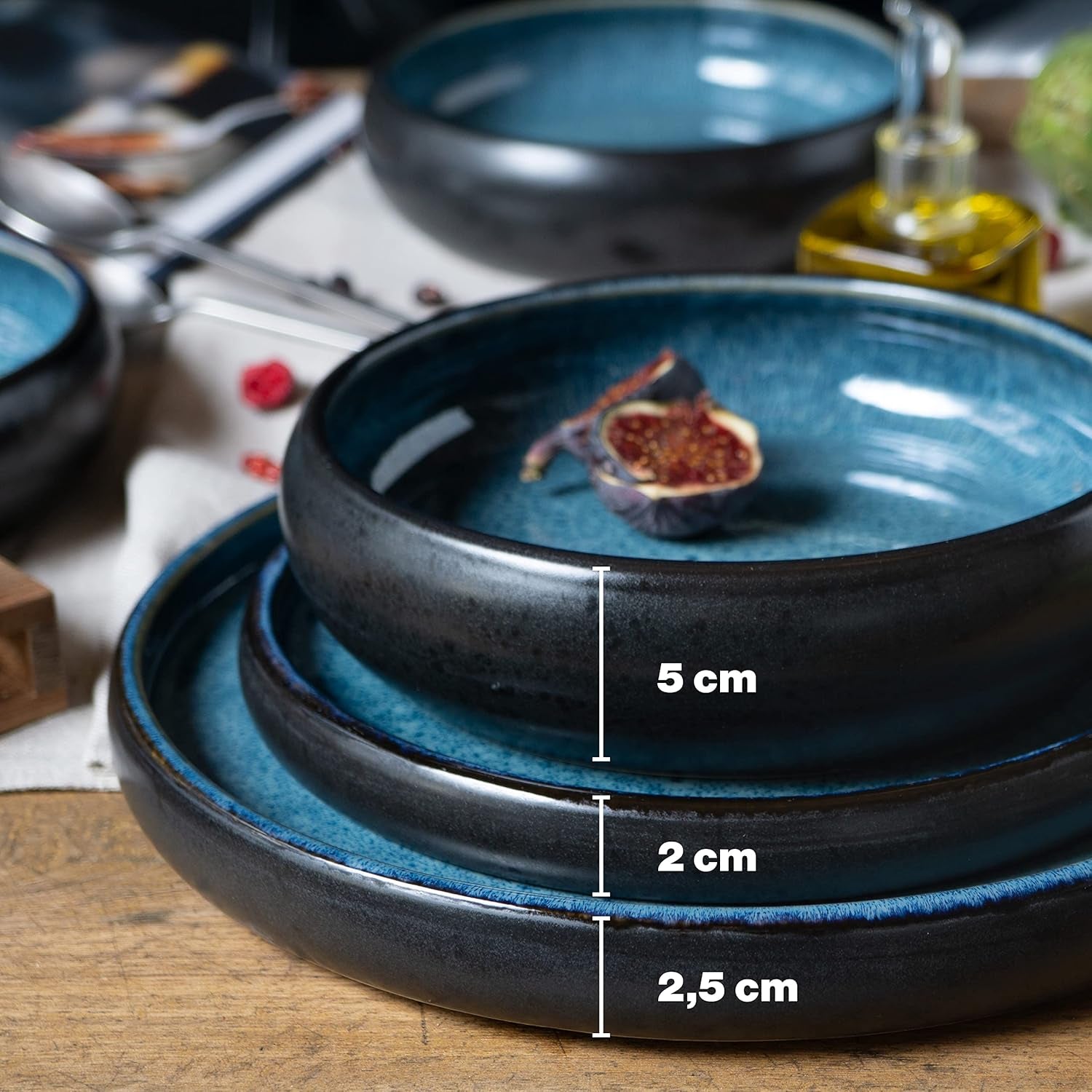 Set de veselă Moritz & Moritz SOLID din gresie, format din 18 piese, pentru 6 persoane - set de veselă pentru 6 persoane, format din 6 farfurii de cină, 6 farfurii garnitură și 6 farfurii de sumă