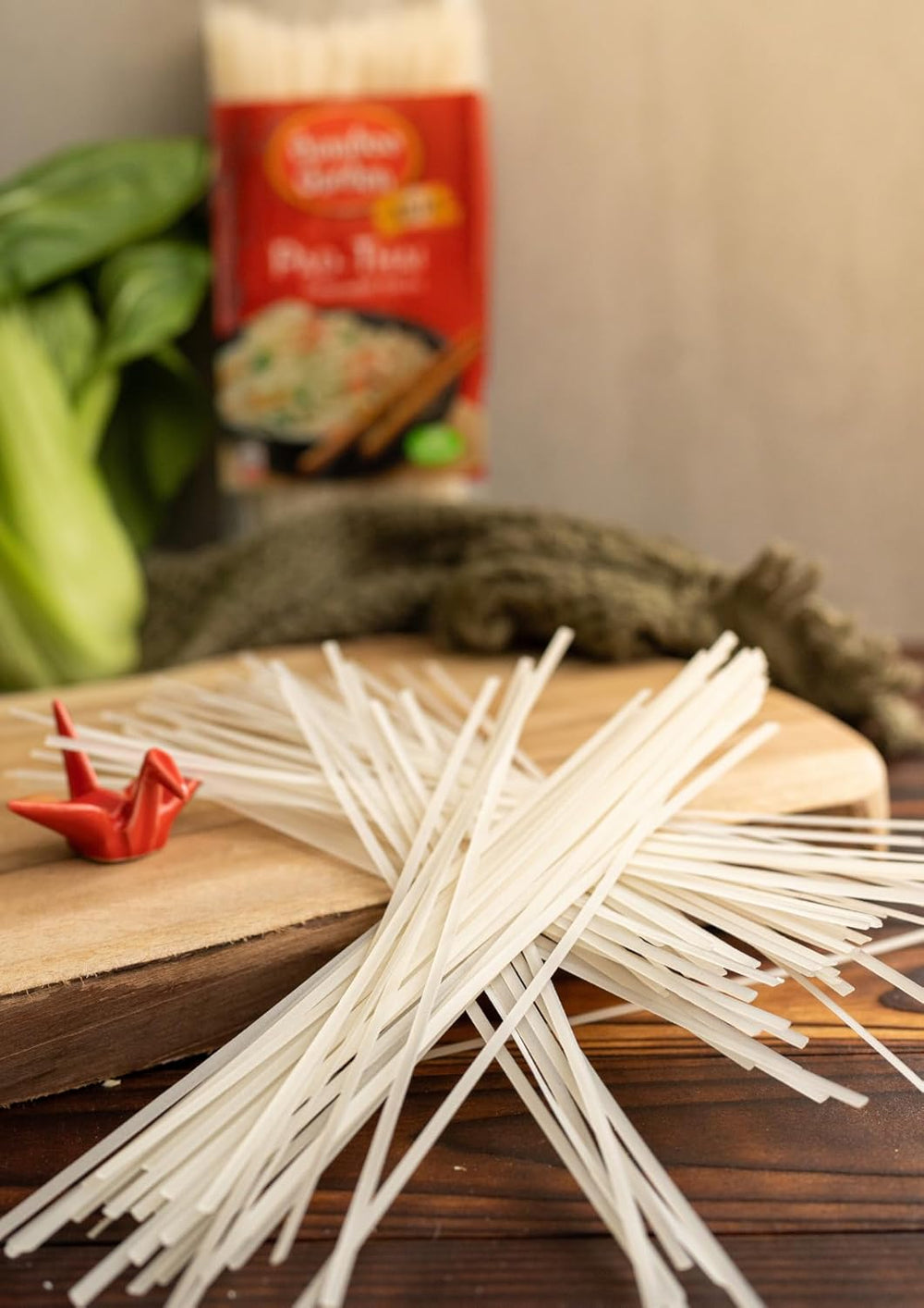 Bamboo Garden - Pad Thai Rice Noodle Sticks, For traditional noodle dishes like Pad-Thai, Vegan, 1 x 300g (Package design may vary)