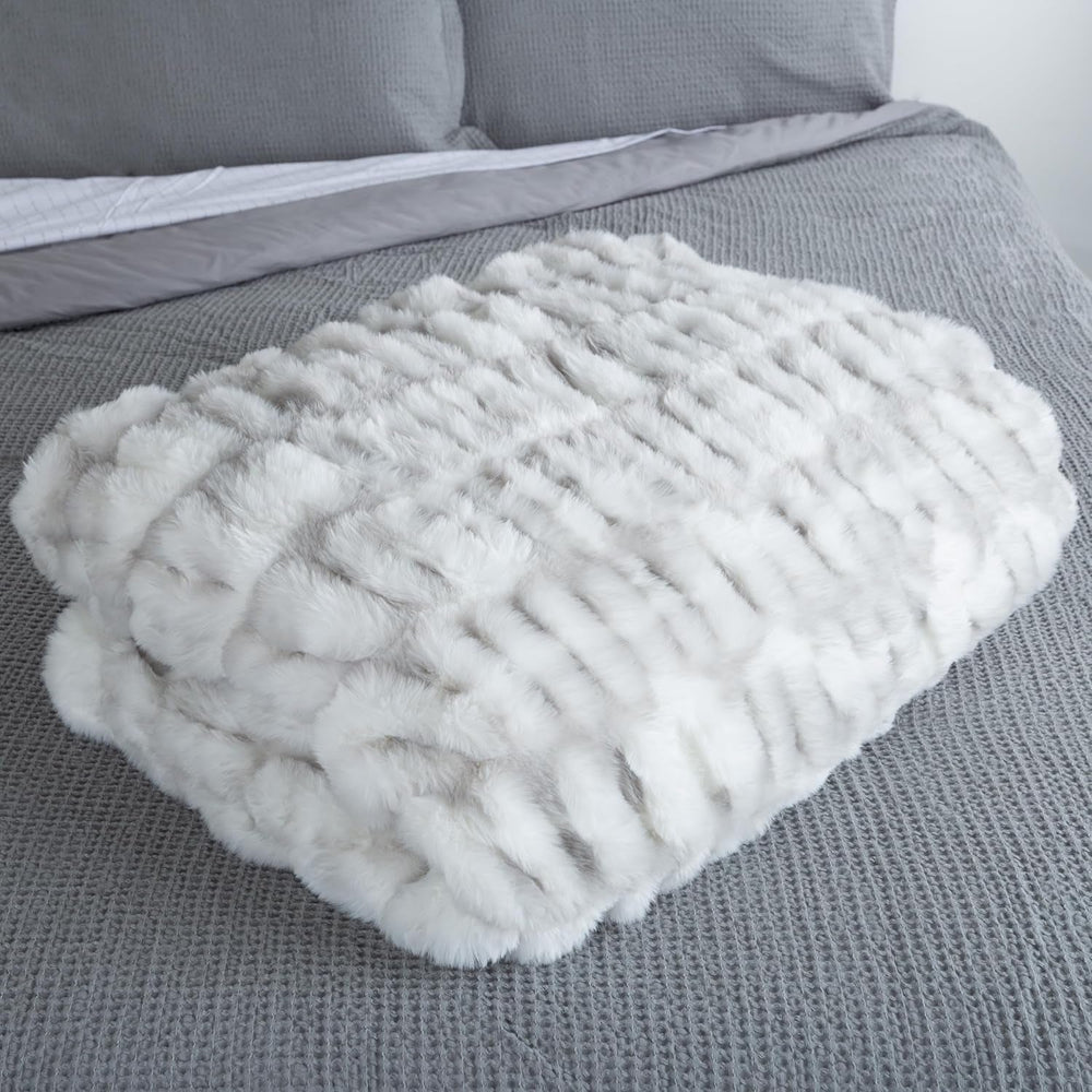 Lavish Home Oversized Gerüschte Faux Fur Blanket, 152.4 X 203.2 Cm, Jacquard Faux Fur, Queen Size Throw for Beds and Sofas, Gray Beds and Blankets Lavish Home