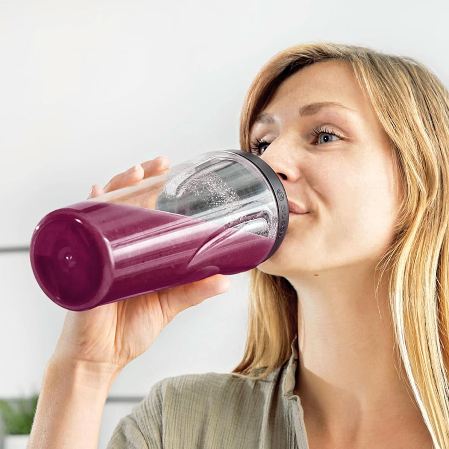 Bosch Mini-Standmixer Vitapower Serie 2 MMB2111S, Highspeed-Mixer, Bis Zu 40,000 Rpm, Tritan Togo-Flasche 0.6 L, Trinkdeckel, Bruchsicher, Spülmasch.Geeignete Teile, 450W, Silber/Schwarz Kitchen Naty Shop